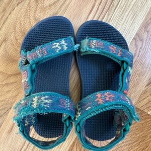 Kids teva sandles size 10